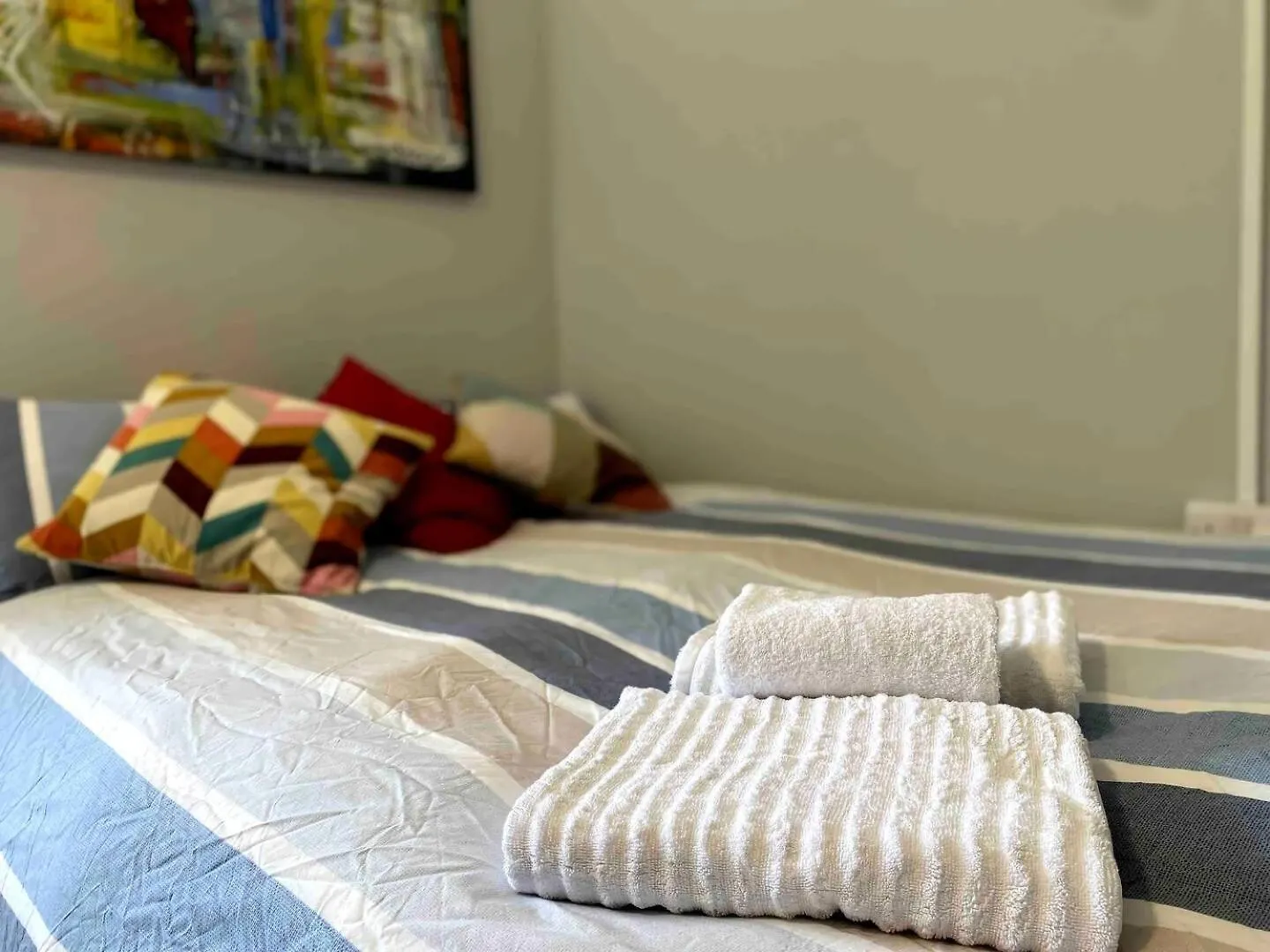 Central & Cozy Artistic Loft - Walk Everywhere location